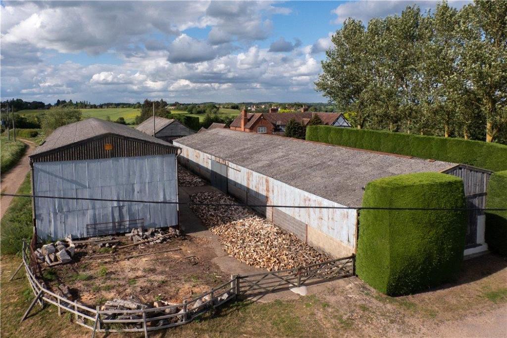 5 bedroom detached house for sale in Snitterfield Lane, Norton Lindsey