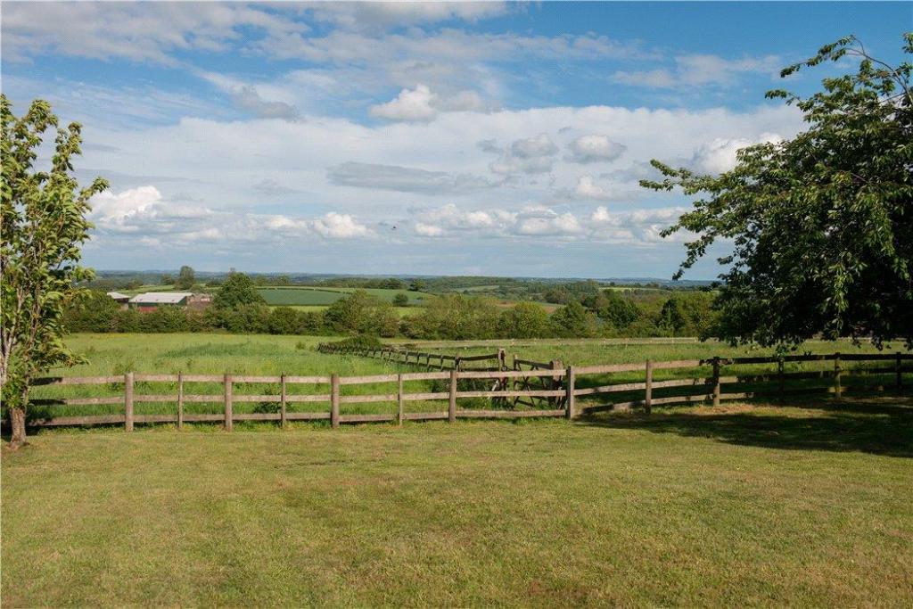 5 bedroom detached house for sale in Snitterfield Lane, Norton Lindsey