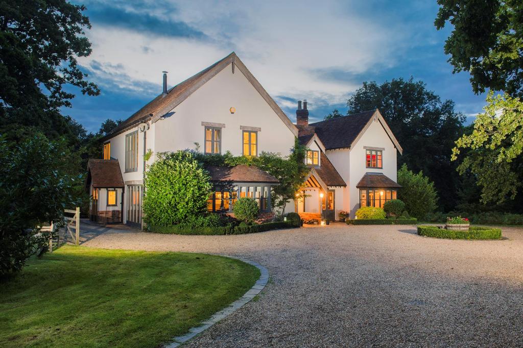 6 bedroom detached house for sale in Langley Road, Claverdon, Warwick