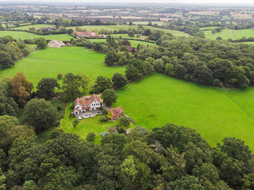 6 bedroom detached house for sale in Langley Road, Claverdon, Warwick