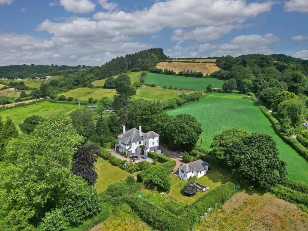 5 bedroom detached house for sale in Chagford Cross, Moretonhampstead