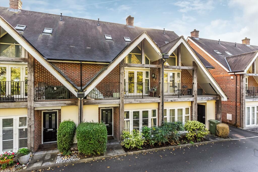 4 bedroom terraced house for sale in Uplands Road, Guildford, Surrey, GU1