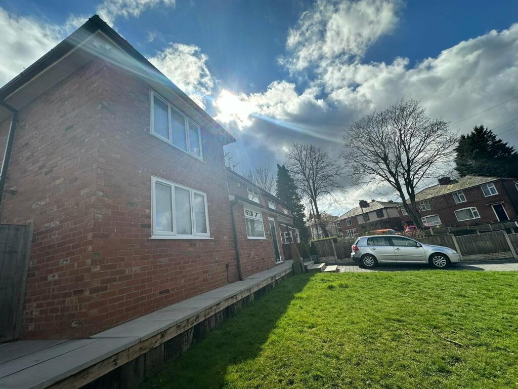 5 bedroom semidetached house for sale in Woodley Avenue, Radcliffe