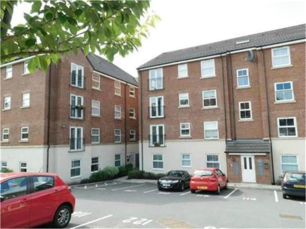 2 bedroom flat for rent in Stonemere Drive, Radcliffe, M26
