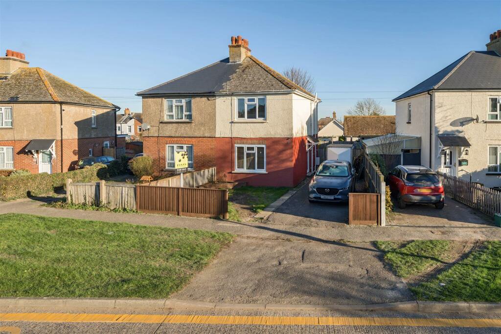 2 bedroom semidetached house for sale in St. Barts Road, Sandwich, CT13