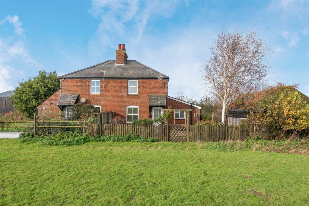 3 bedroom semidetached house for sale in Goss Hall Road, Ash, Canterbury, CT3