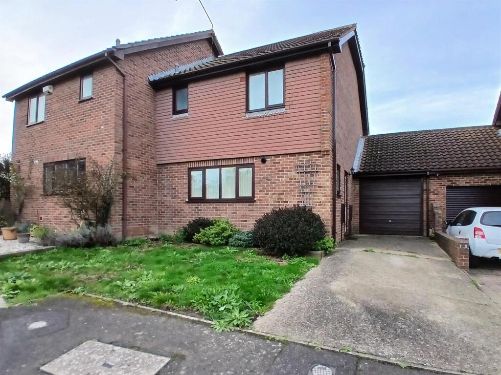 Main image of property: 63 Fordwich Place, Sandwich, Kent, CT13 0RA