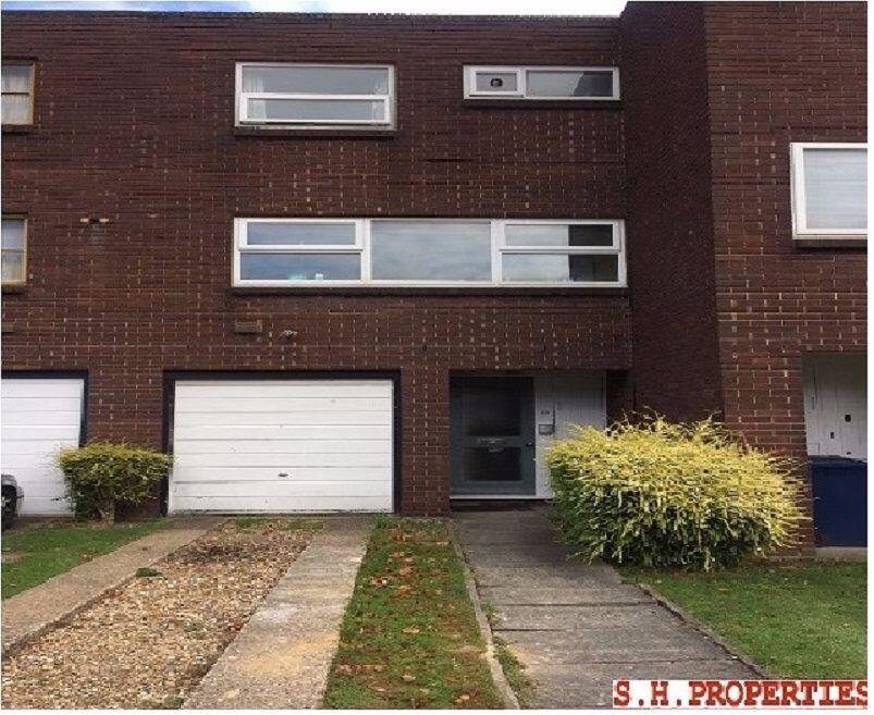 Main image of property: LINKS WAY, HENDON, NW4 1JR