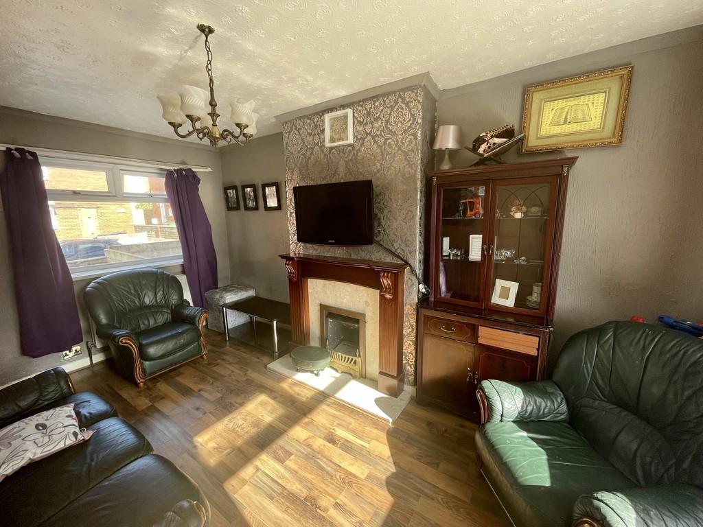 2 bedroom semidetached house for sale in Chapel Avenue, Heckmondwike, WF16