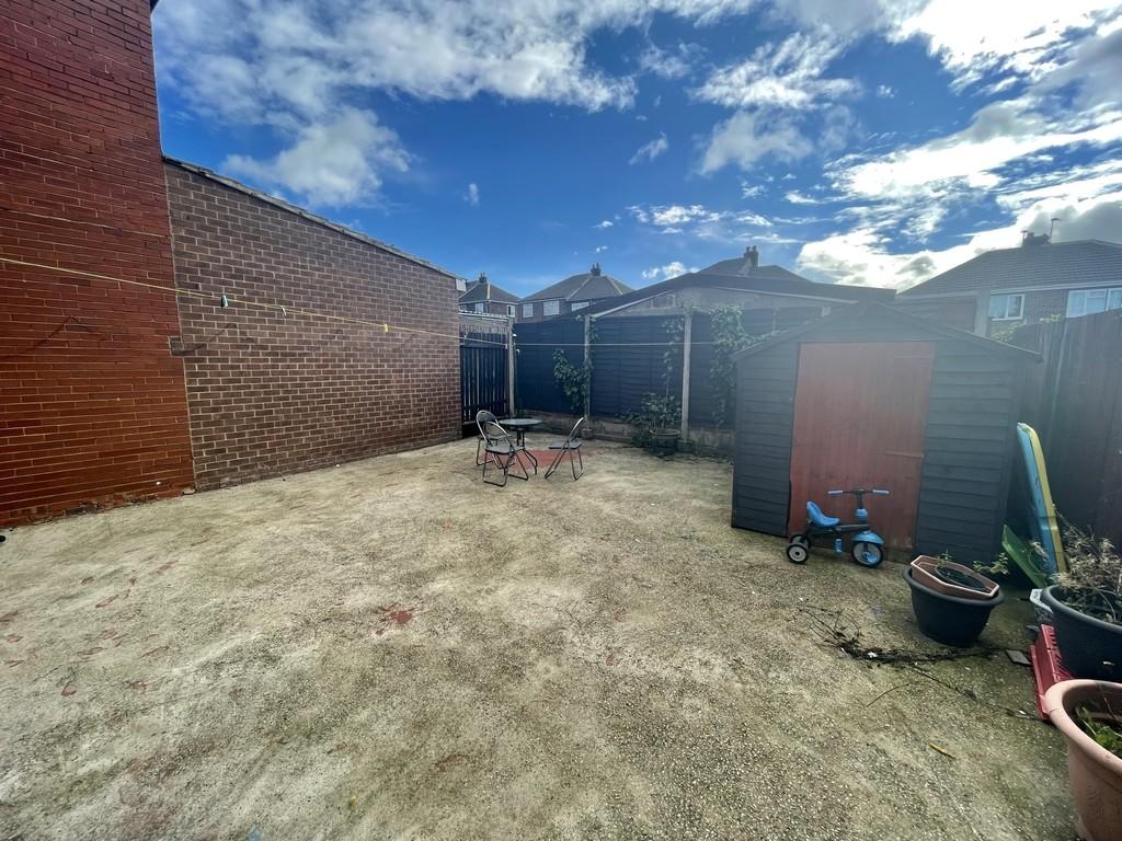 2 bedroom semidetached house for sale in Chapel Avenue, Heckmondwike, WF16