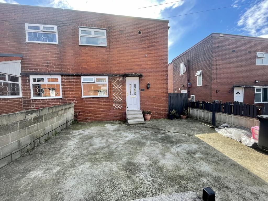 2 bedroom semidetached house for sale in Chapel Avenue, Heckmondwike, WF16