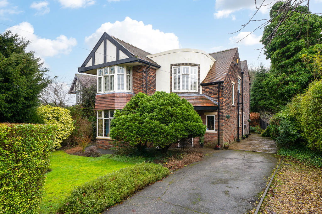 5 bedroom detached house for sale in Carlinghow Hill, Upper Batley, WF17