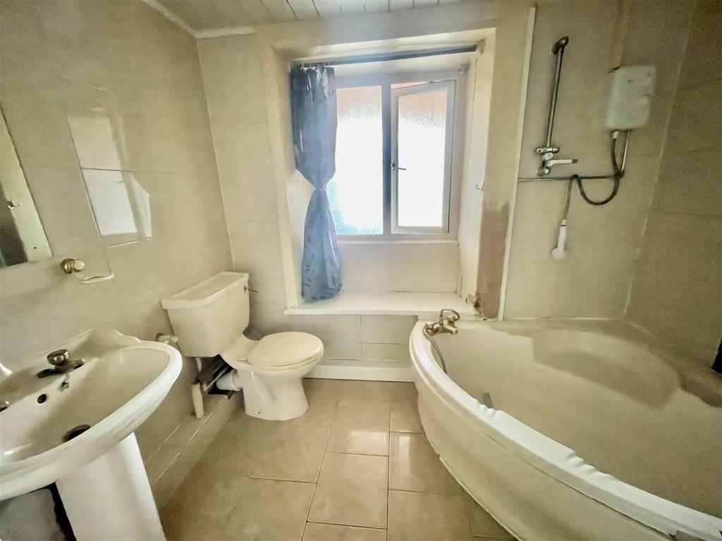 5 bedroom terraced house for sale in Soothill Lane, Batley, WF17