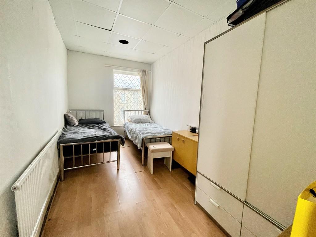 5 bedroom terraced house for sale in Soothill Lane, Batley, WF17