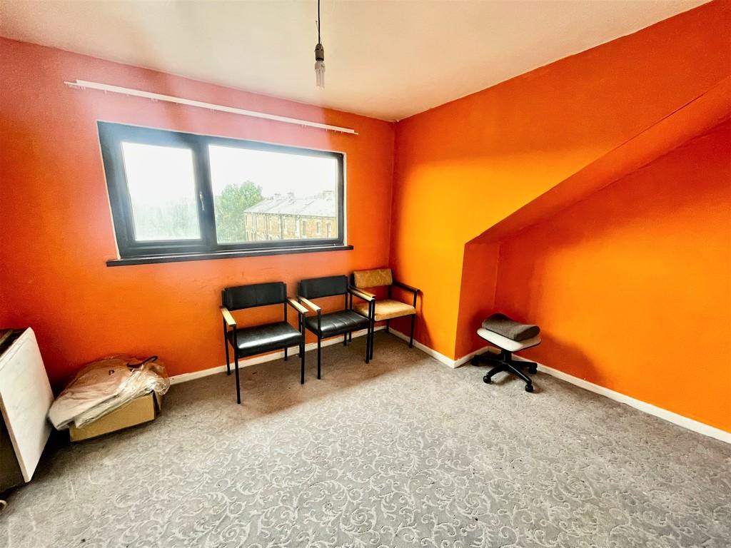 5 bedroom terraced house for sale in Soothill Lane, Batley, WF17
