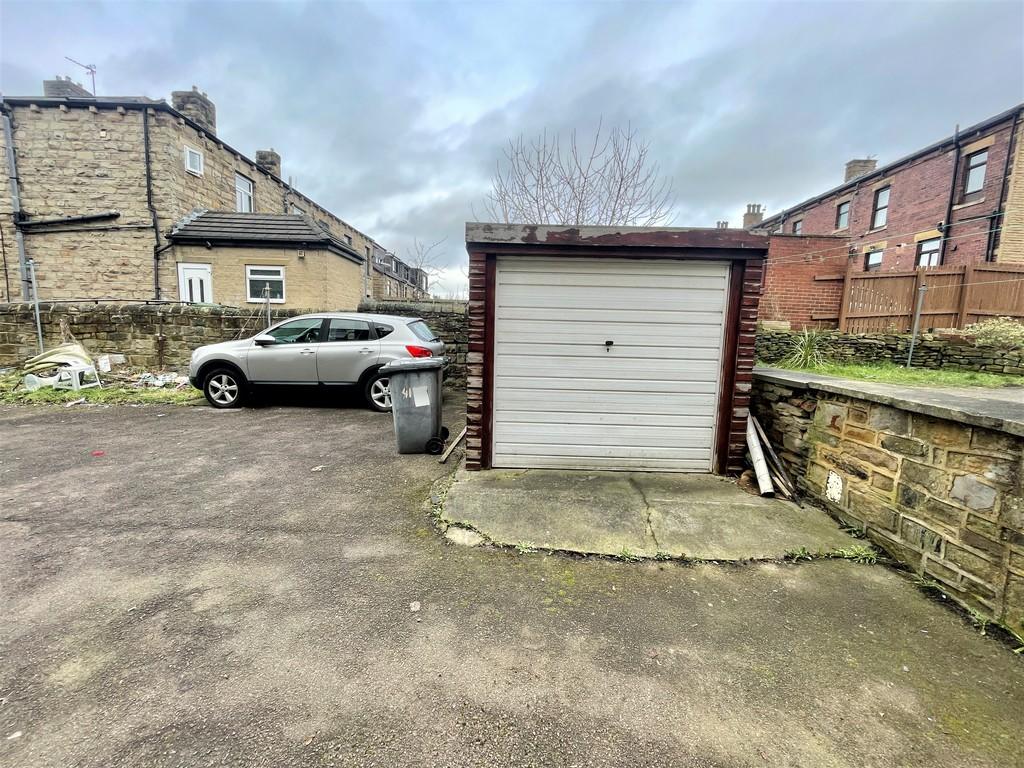 5 bedroom terraced house for sale in Soothill Lane, Batley, WF17