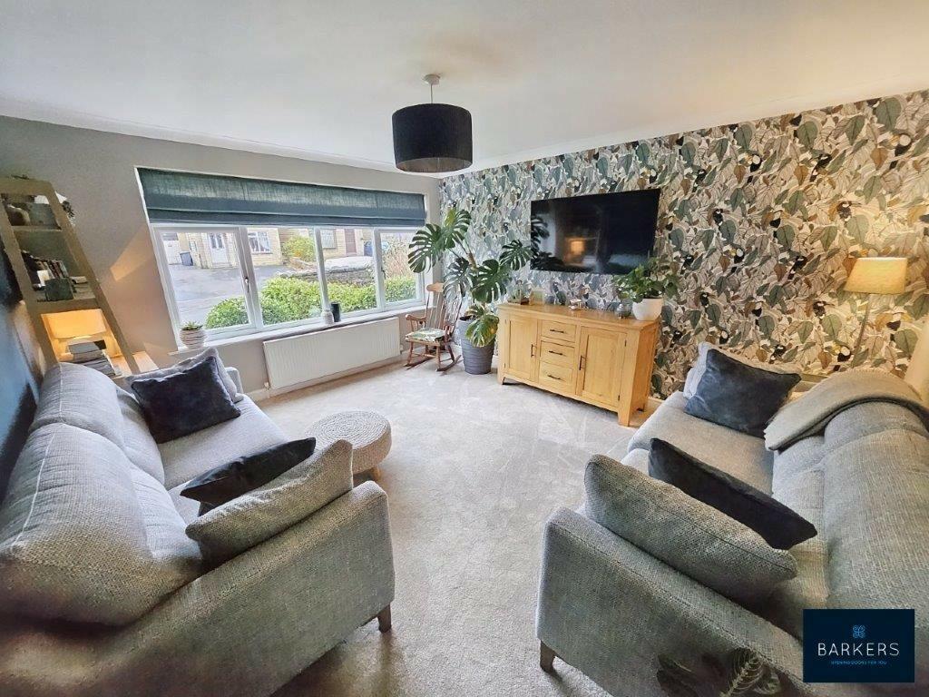 3 bedroom semidetached house for sale in Carlinghow Lane, Batley, WF17