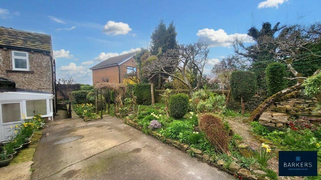 4 bedroom terraced house for sale in Upper Batley Lane, Batley, WF17
