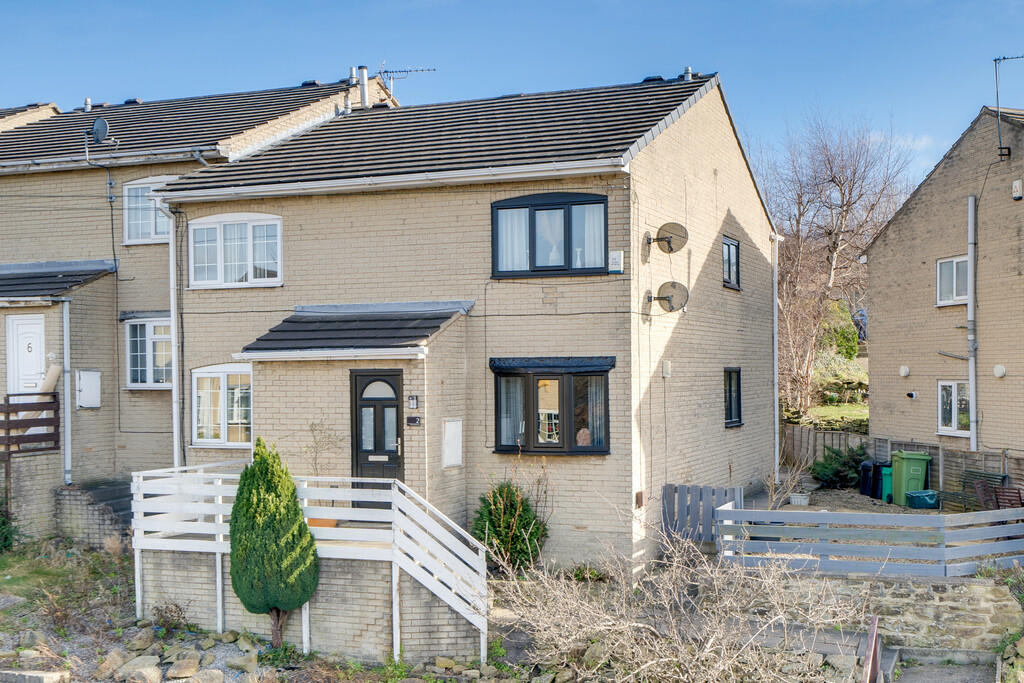 2 bedroom end of terrace house for sale in Brownhill Road, Birstall
