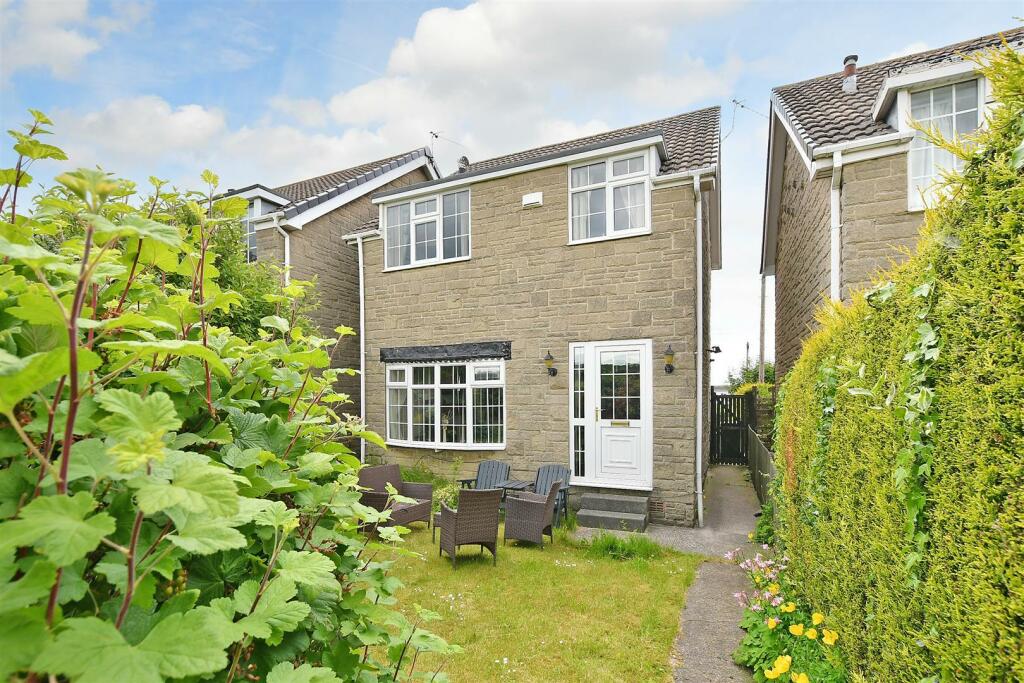 3 bedroom detached house for sale in Northern Common, Dronfield
