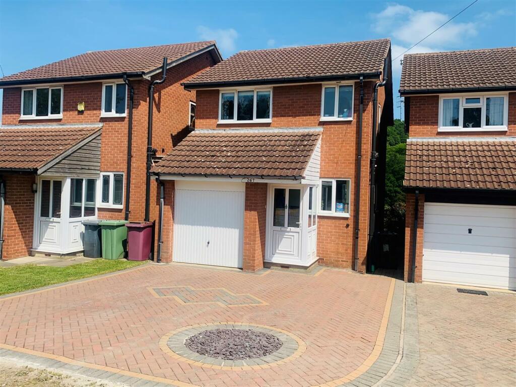 3 bedroom detached house for sale in Sheffield Road, Unstone, Dronfield, S18