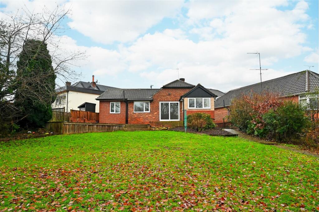 3 bedroom detached bungalow for sale in Holmley Bank, Dronfield, S18
