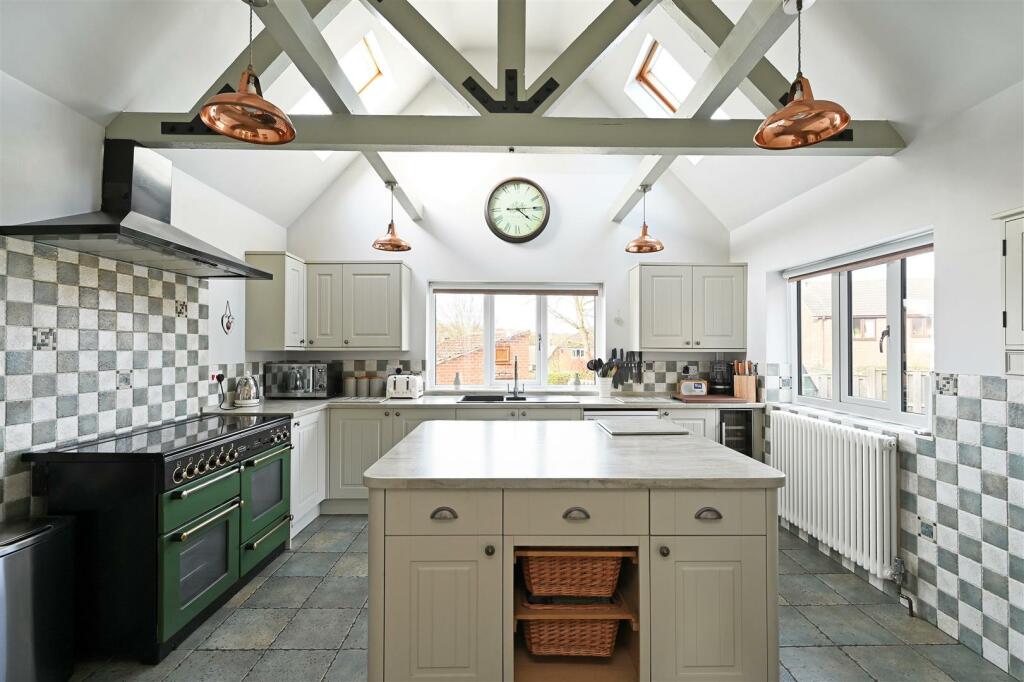 3 bedroom bungalow for sale in Valley Road, Barlow, Dronfield, S18