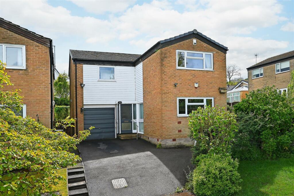 4 bedroom detached house for sale in Ashford Close, Dronfield Woodhouse