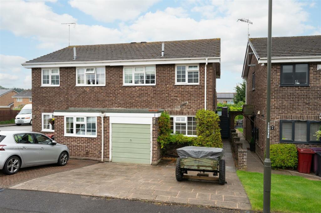 3 bedroom semidetached house for sale in Grange Avenue, Dronfield