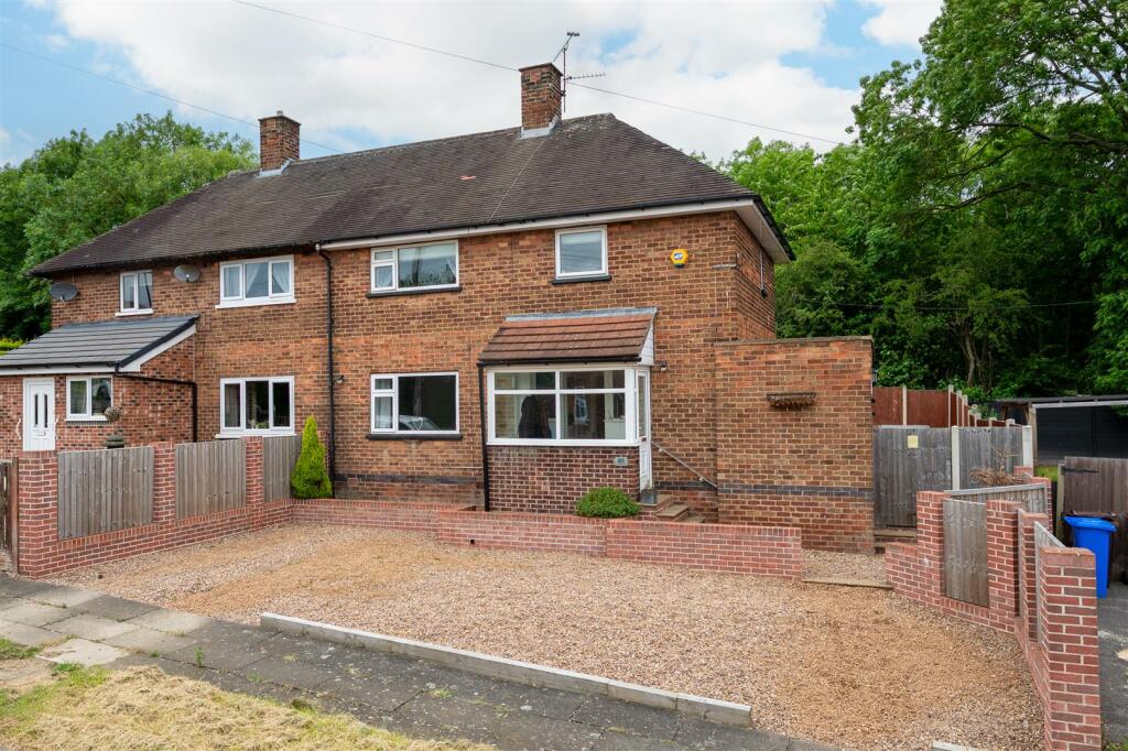 3 bedroom semidetached house for sale in Ravenscroft Crescent