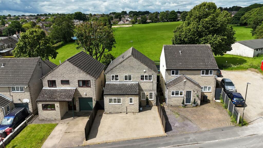 4 bedroom detached house for sale in Great Croft, Dronfield Woodhouse, Dronfield, S18