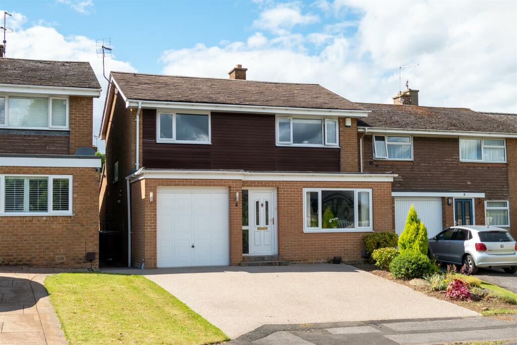 3 bedroom detached house for sale in Melbourne Avenue, Dronfield