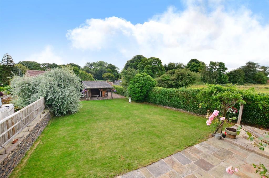 3 bedroom cottage for sale in Middle Handley, Sheffield, S21