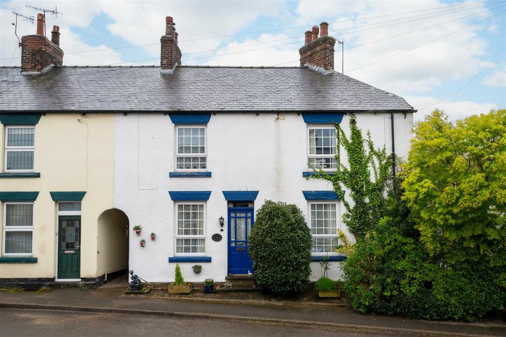 4 bedroom end of terrace house for sale in Valley Road, Barlow
