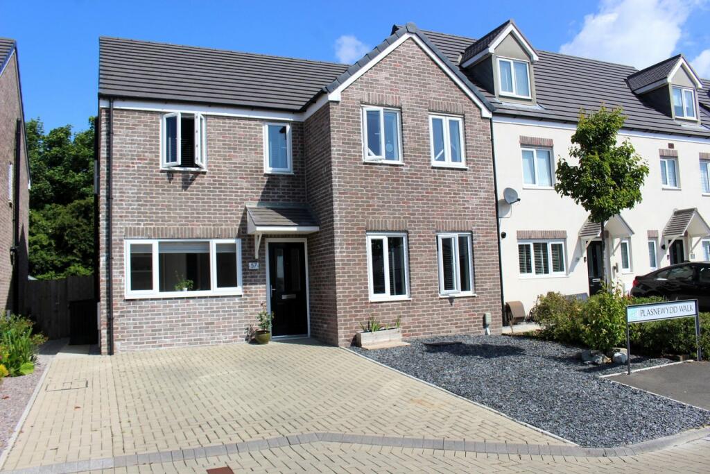 4 bedroom detached house for sale in Plasnewydd Walk, Llantwit Major, CF61