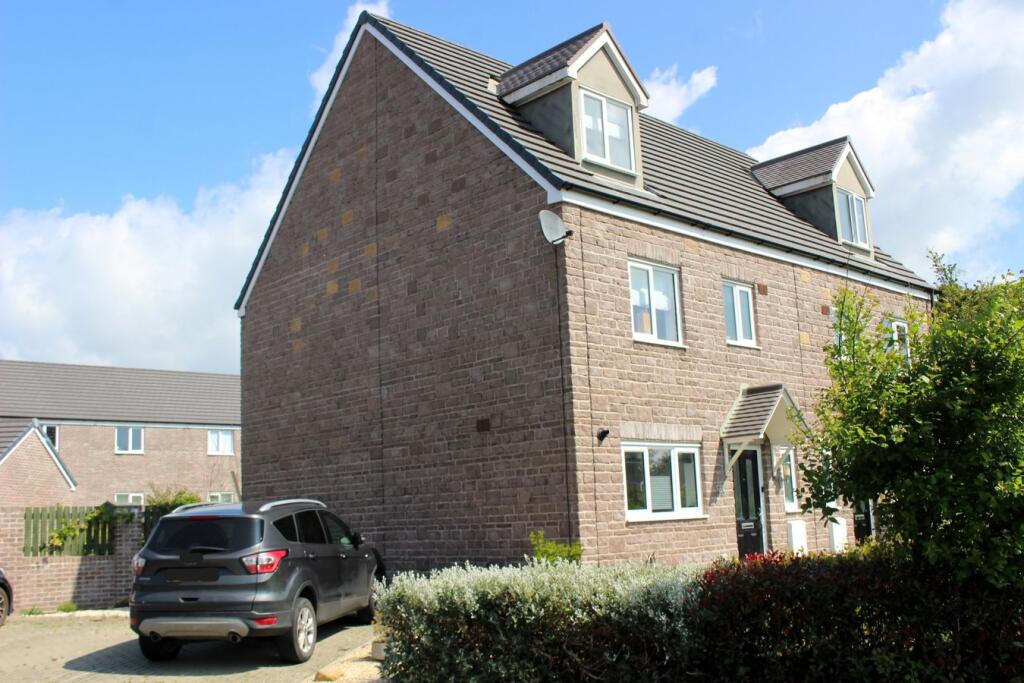 4 bedroom semidetached house for sale in Plasnewydd Walk, Llantwit