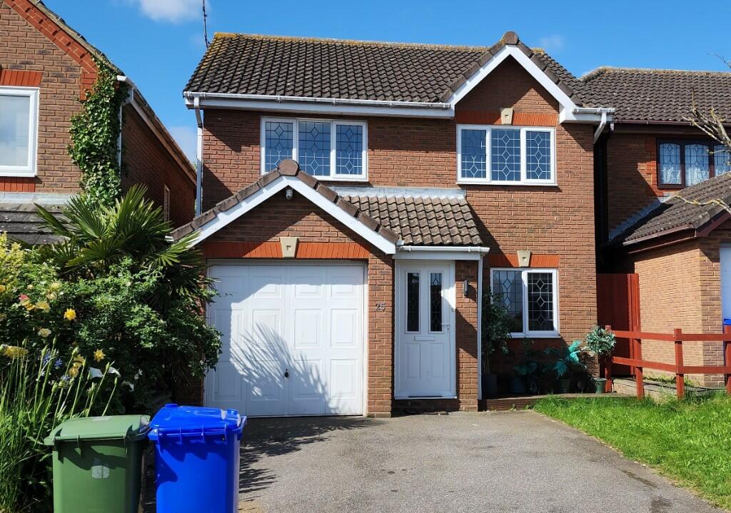 3 bedroom detached house for rent in Appleford Drive, Sheerness, Kent, ME12