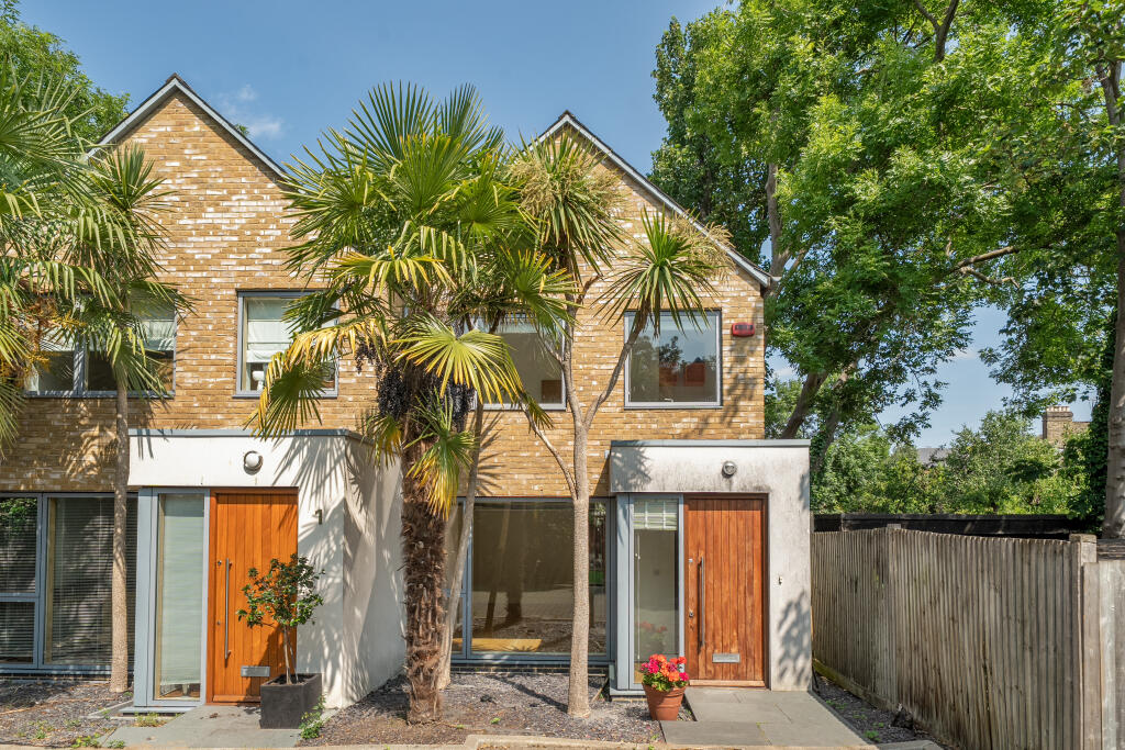 Main image of property: Sloane Mews, London, N8