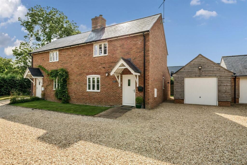 2 bedroom semidetached house for sale in Hine Town Lane, Shillingstone