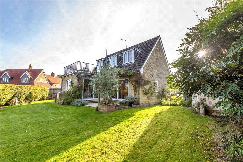 2 bedroom detached house for sale in Kentisworth Road, Marnhull