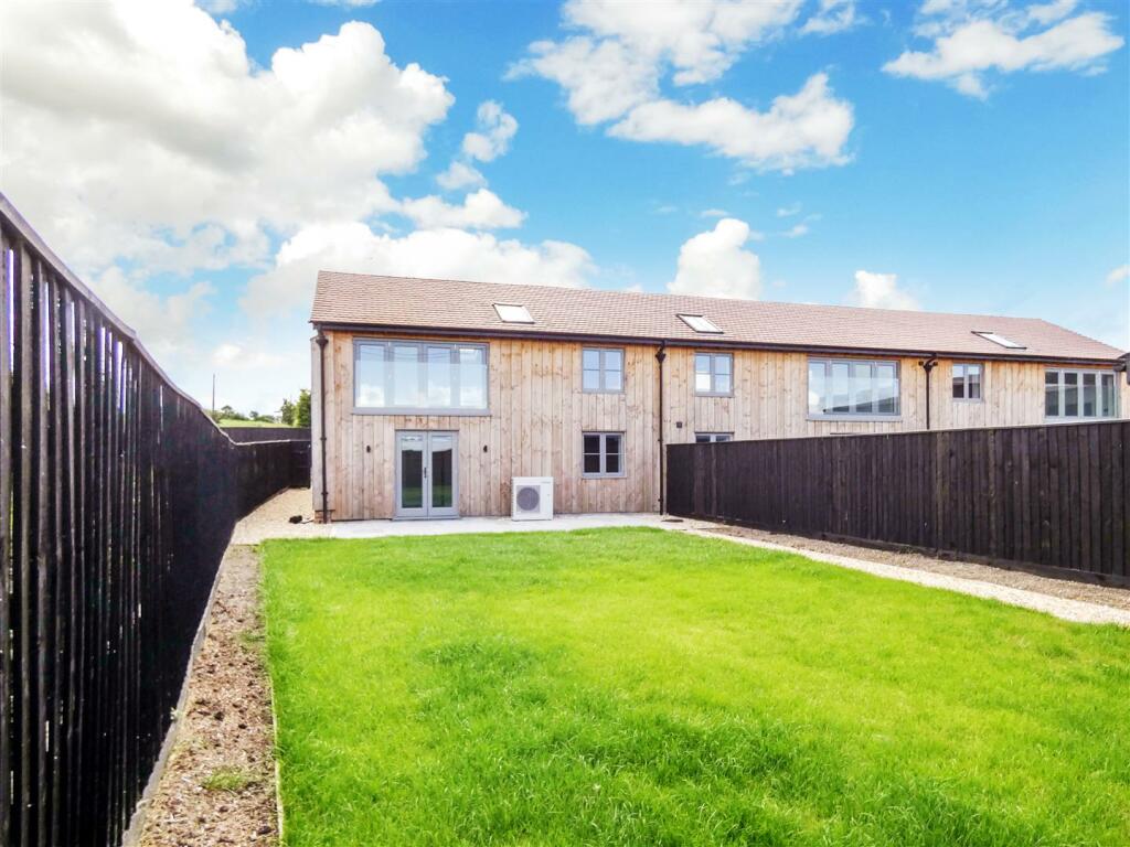 4 bedroom terraced house for sale in Plumber Farm, Plumber, Sturminster