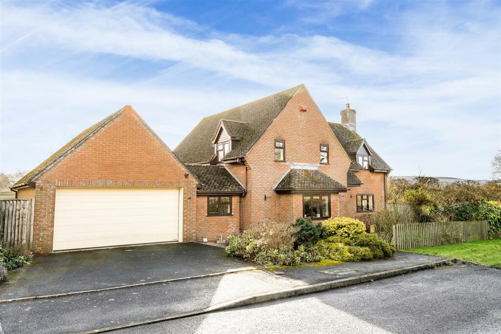3 bedroom detached house for sale in Allen Close, Child Okeford