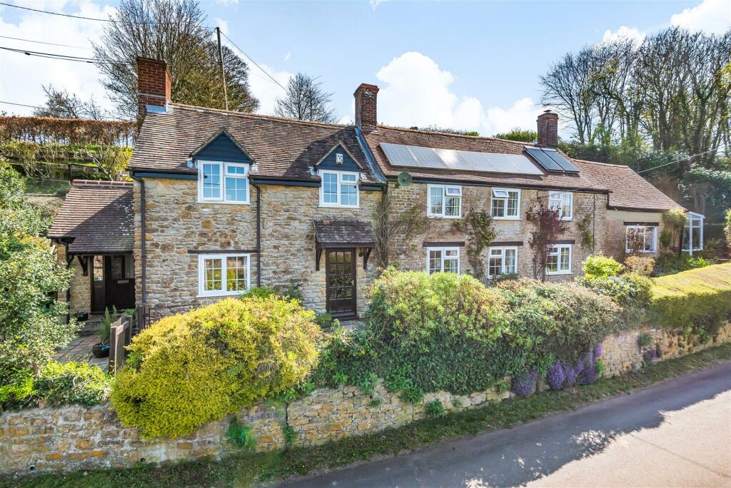 4 bedroom detached house for sale in Cucklington, Wincanton, BA9