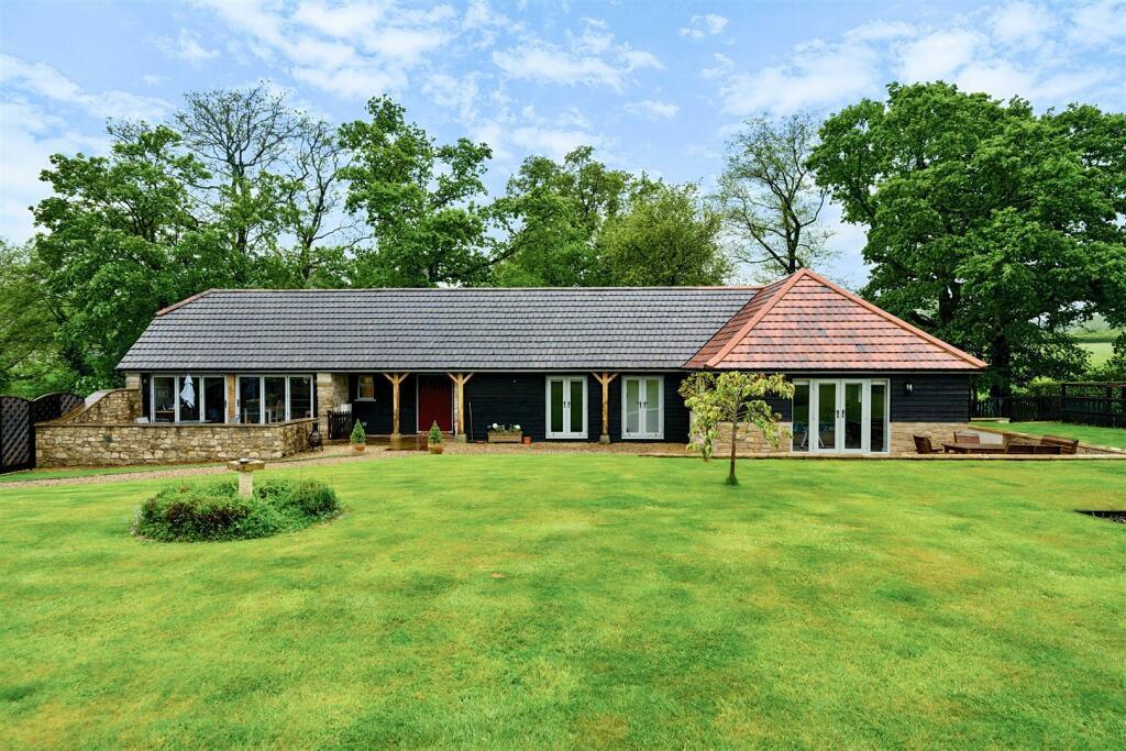3 bedroom detached bungalow for sale in Fontmell Magna, Shaftesbury