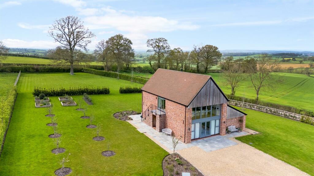 4 bedroom detached house for sale in Stone Lane, Yeovil, Somerset, BA21