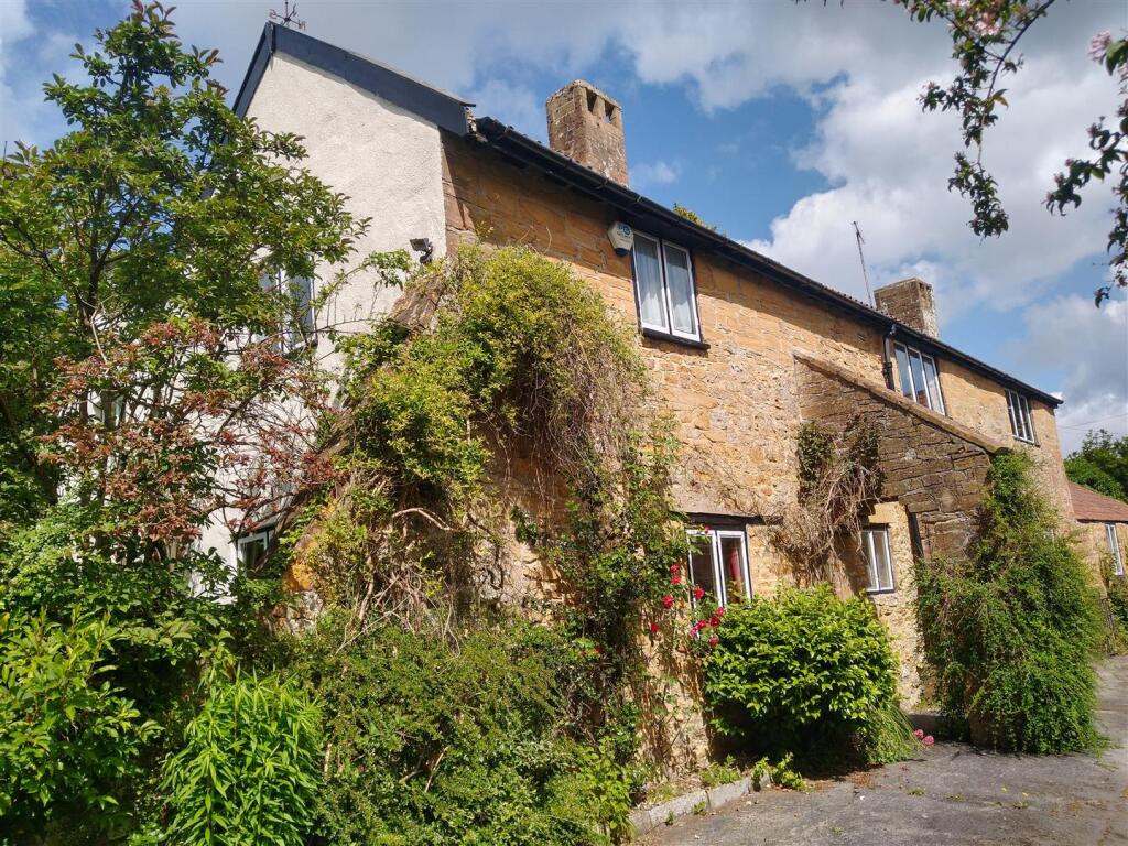 Main image of property: 18 Lower Turners Barn Lane, Yeovil