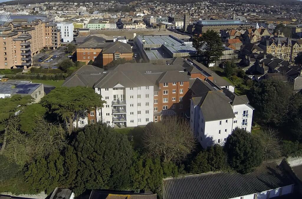 2 bedroom retirement property for sale in Beach Road, WestonSuperMare, BS23