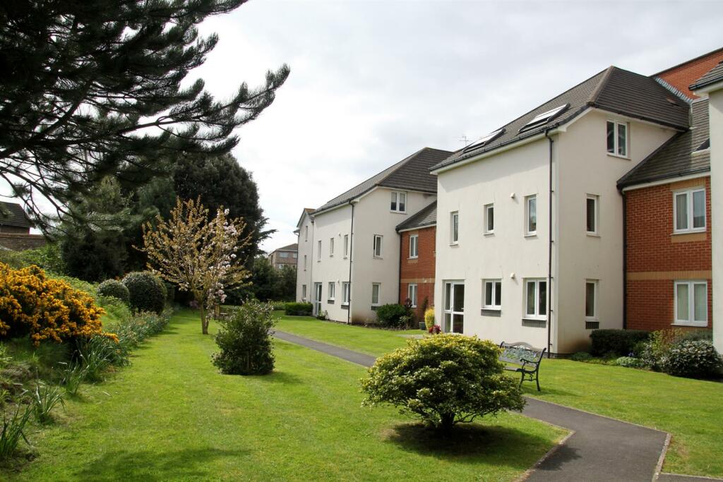 1 bedroom retirement property for sale in Beach Road, WestonSuperMare, BS23