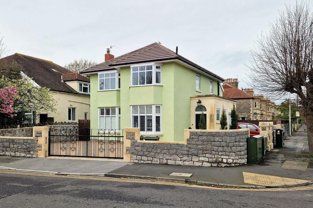 5 bedroom detached house for sale in Severn Avenue, WestonSuperMare, BS23