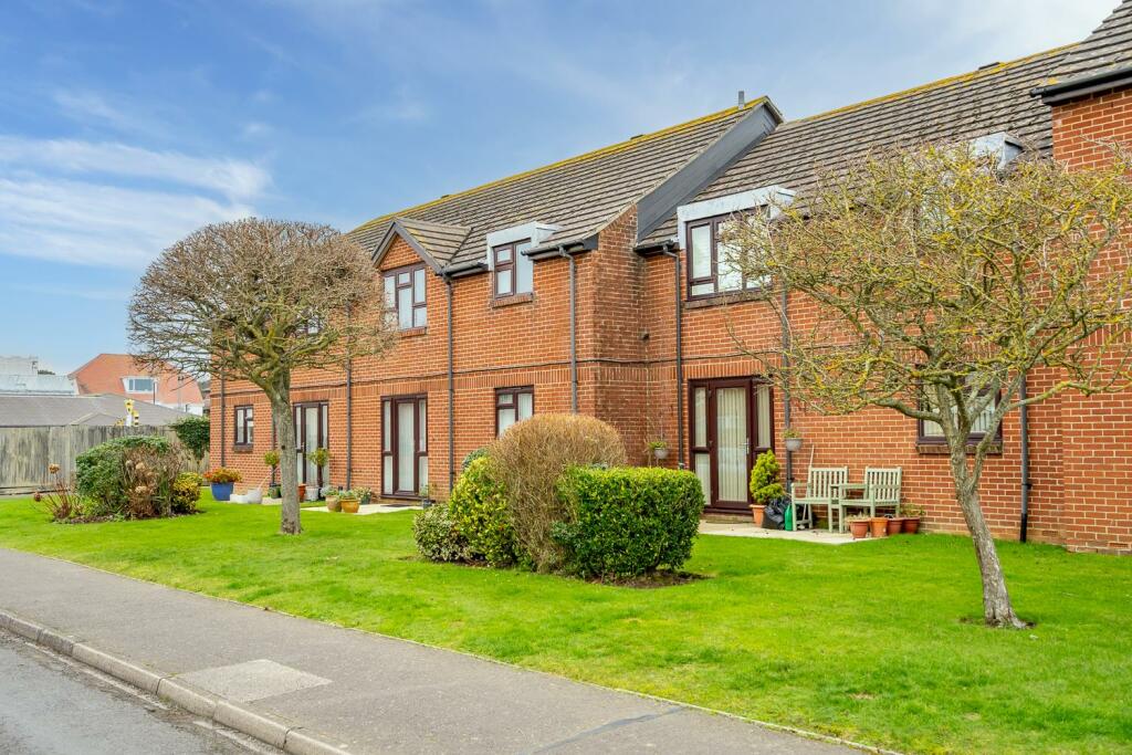 2 bedroom retirement property for sale in Kingfisher Court, Shrubbs